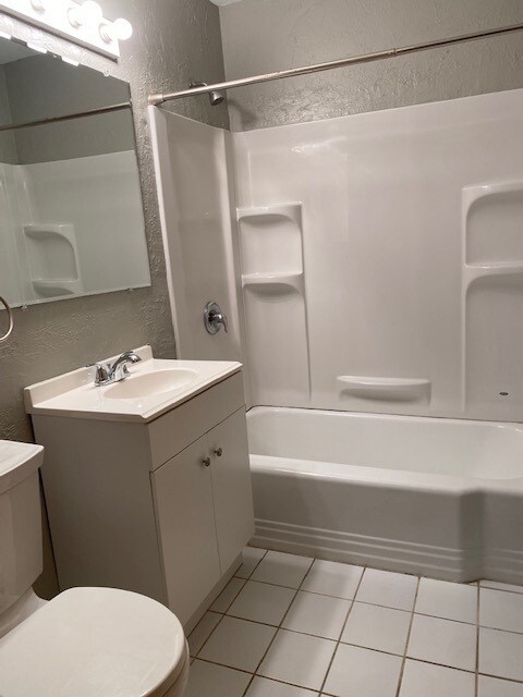 Building Photo - 4616 Grove Ave