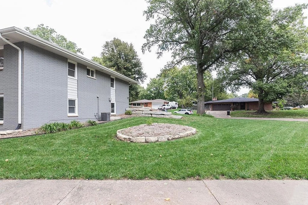 Building Photo - 2535 Saint Thomas Dr