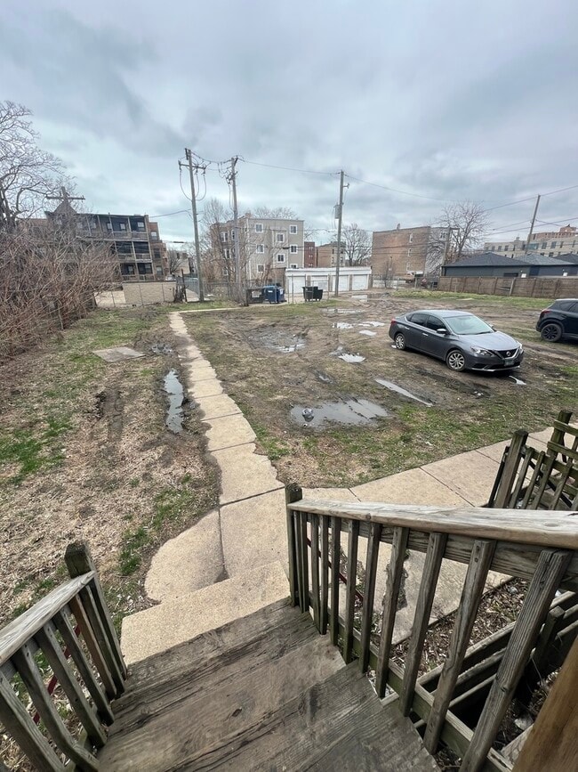 Building Photo - 6215 S Greenwood Ave