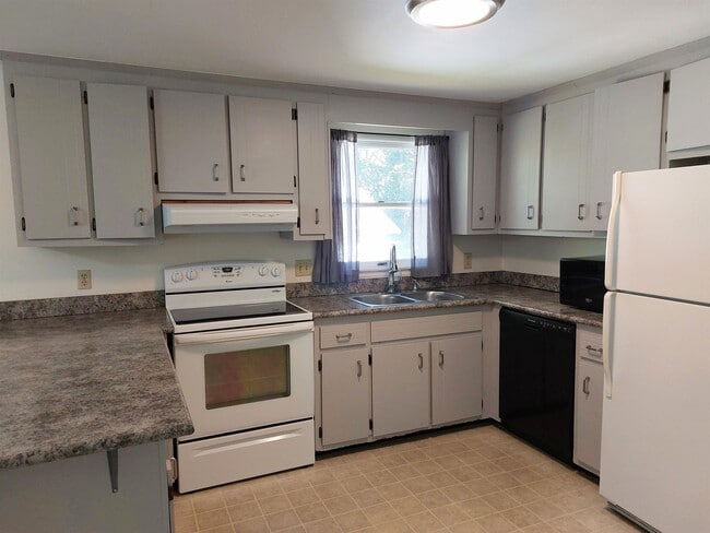 Building Photo - 6 Woodland Ct