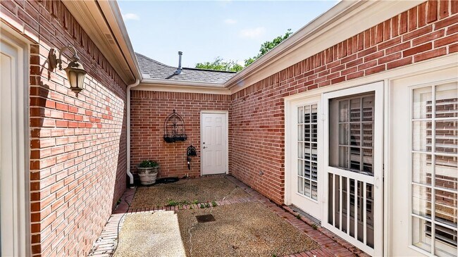 Building Photo - 4728 Stonebriar Cir
