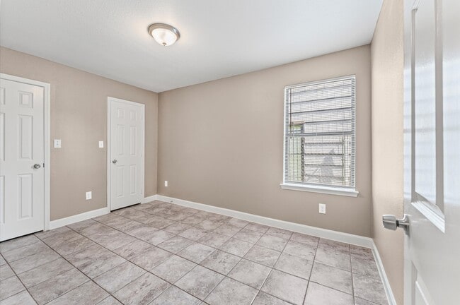 Building Photo - 5107 Gren St