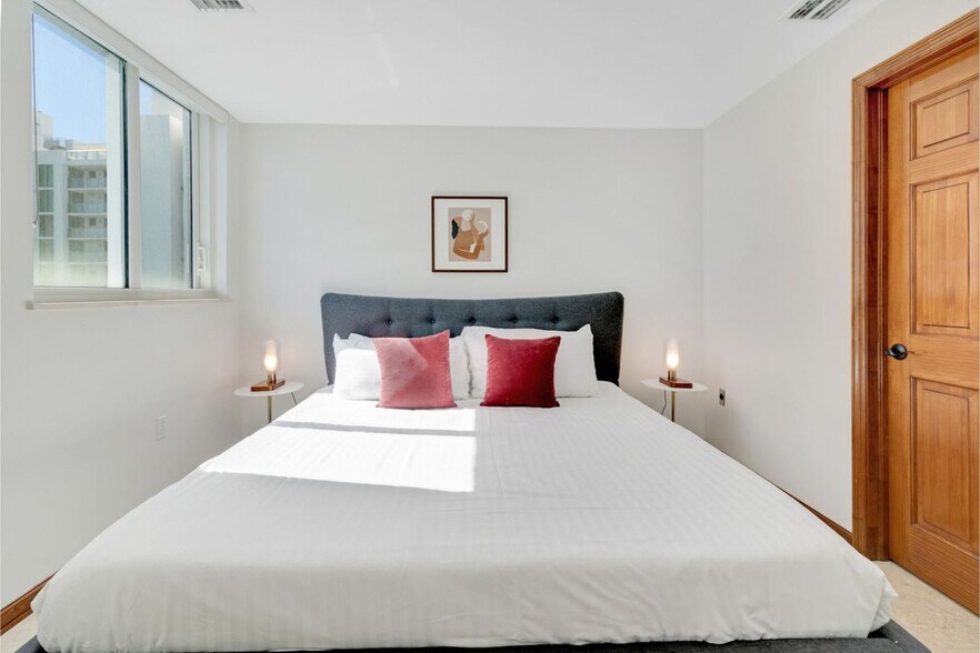 Building Photo - 7939 East Dr