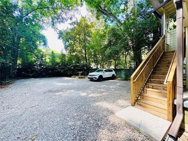 Building Photo - 858 Charles Allen Dr NE