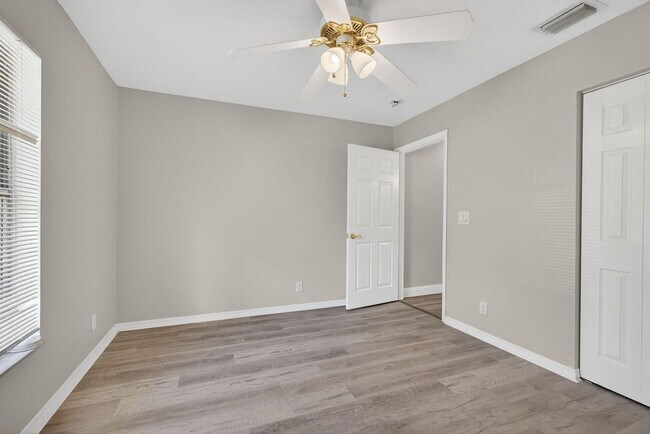 Building Photo - 16971 Mayfair Dr E