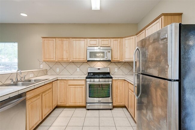 Building Photo - 3000 Prado St