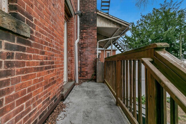 Building Photo - 108 William St