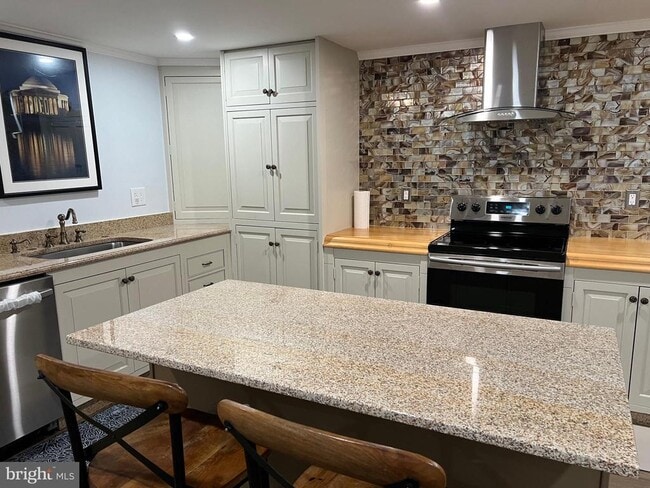 Building Photo - 216 Stern Cove