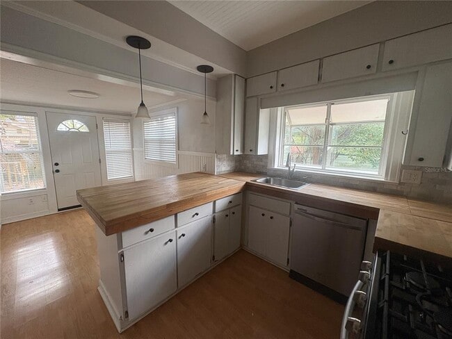 Building Photo - 745 Vistabula St