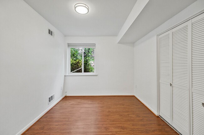 Building Photo - 12883 Cara Dr