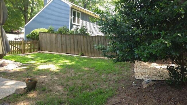 Building Photo - 10480 Summer Creek Dr