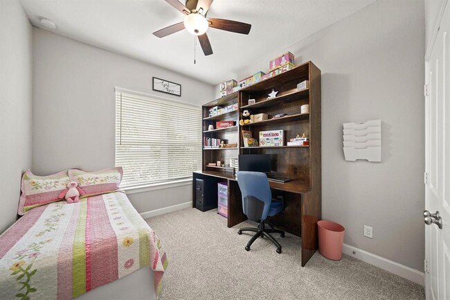 Building Photo - 327 Jolly Ginger Dr