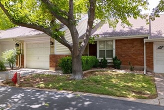 Building Photo - 845 N Valley View Dr