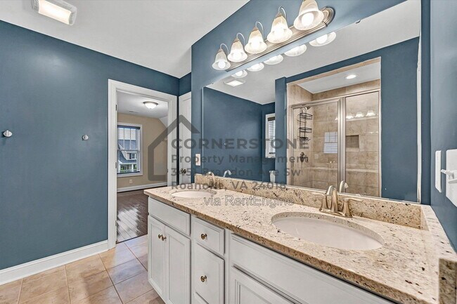 Building Photo - 2737 Russlen Dr