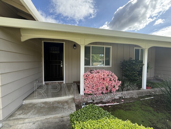Building Photo - 1238 Woodfield Ave