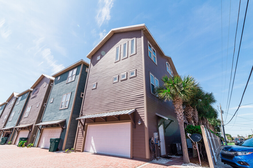 Building Photo - 6226 Thomas Dr