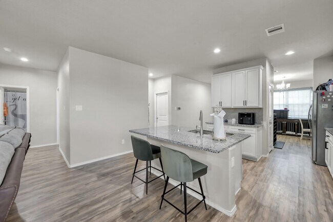 Building Photo - 2315 Strong Horse Dr