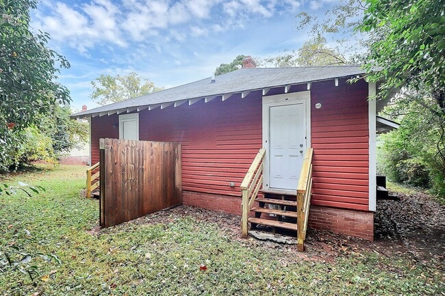 Building Photo - Rent Special on Affordable Duplex in Ender...