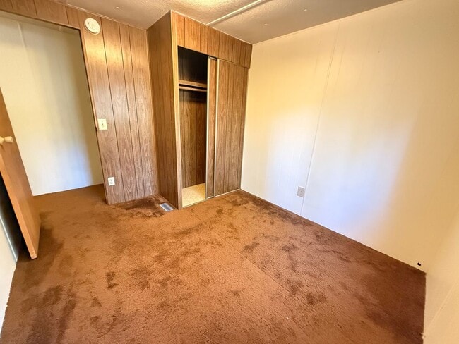 Building Photo - 2 Bed/1 Bath on Bend's Westside - Stannium...