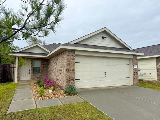 Building Photo - 1411 Las Cuevas Dr