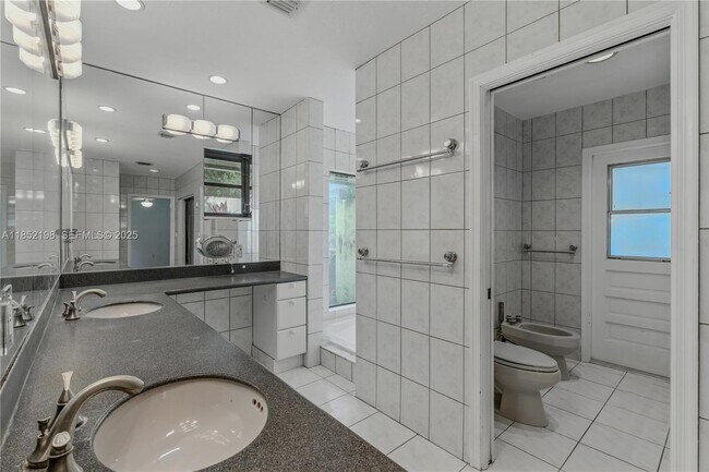 Building Photo - 17900 SW 77th Ave