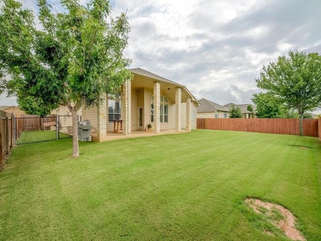 Building Photo - Beautiful one story stone home in Estates at Settlers Park