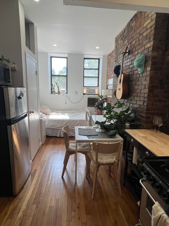 Interior Photo - 203 Chrystie Street