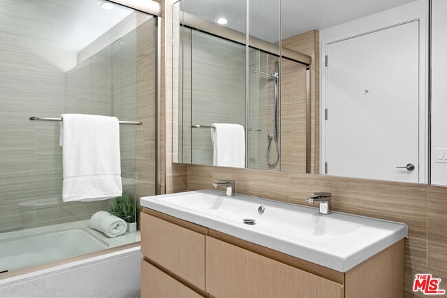 Building Photo - 877 Francisco St