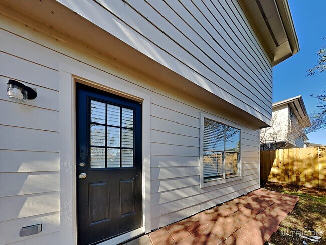 Building Photo - 9746 Phil Halstead Dr