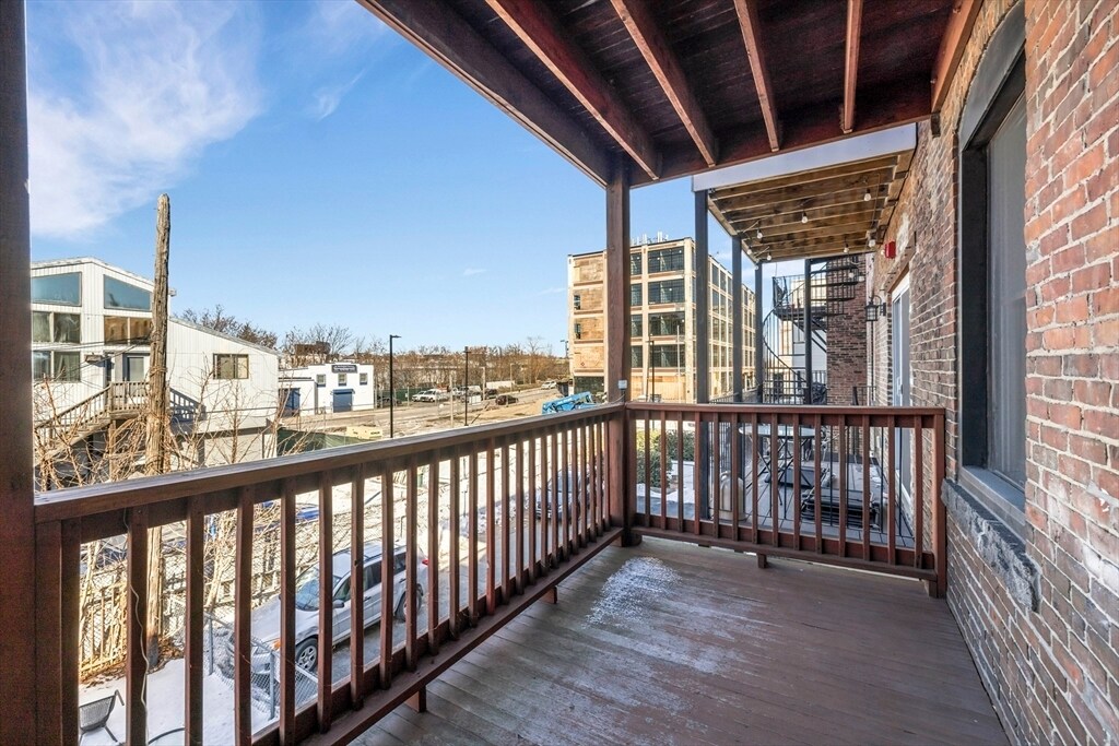 Building Photo - 65 Frankfort St