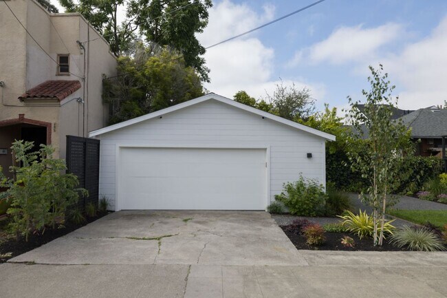Building Photo - 6526 Raymond St