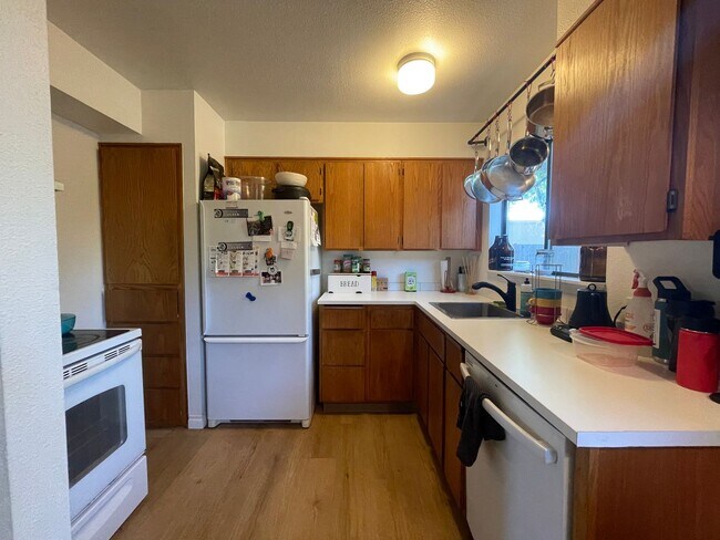 Building Photo - Charming S. Tabor 2 Bed + Bonus Room, 2 Ba...