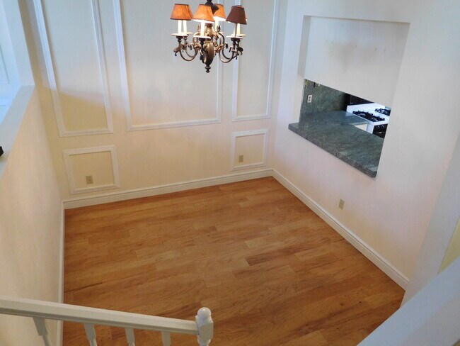 Building Photo - AVAILABLE AUGUST - Windermere Village Town...