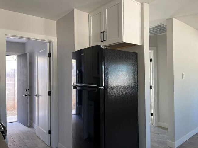 Building Photo - Newly Remodeled 1 Bedroom at end of culdesac, private gate