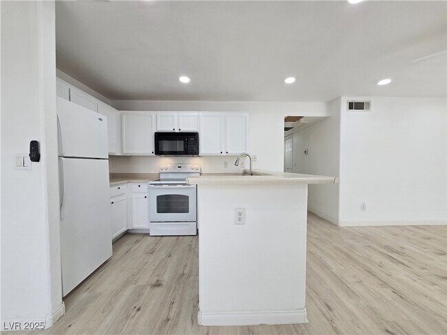 Building Photo - 2972 Juniper Hills Blvd