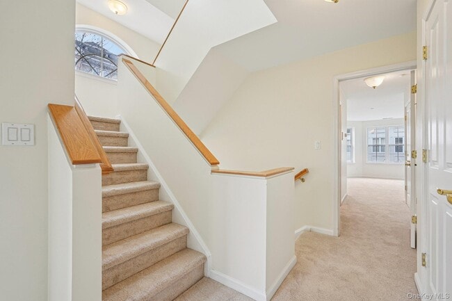 Building Photo - 2 Leeward Dr