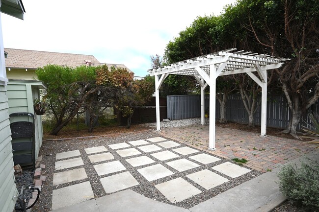 Building Photo - Charming 1 Bedroom Cottage in Ocean Beach