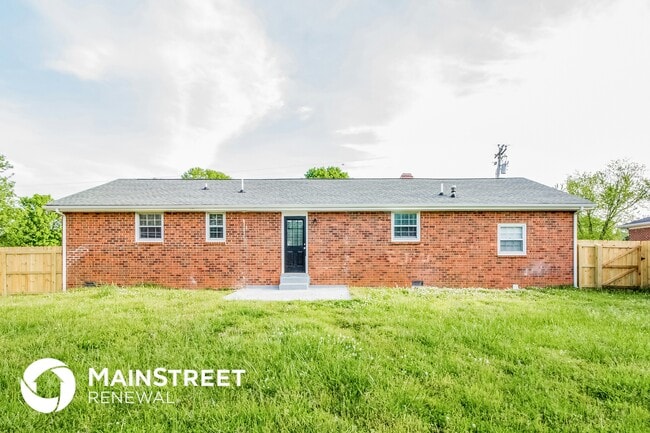 Building Photo - 204 Lake Farm Rd