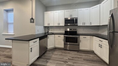 Building Photo - 3232 W Berks St