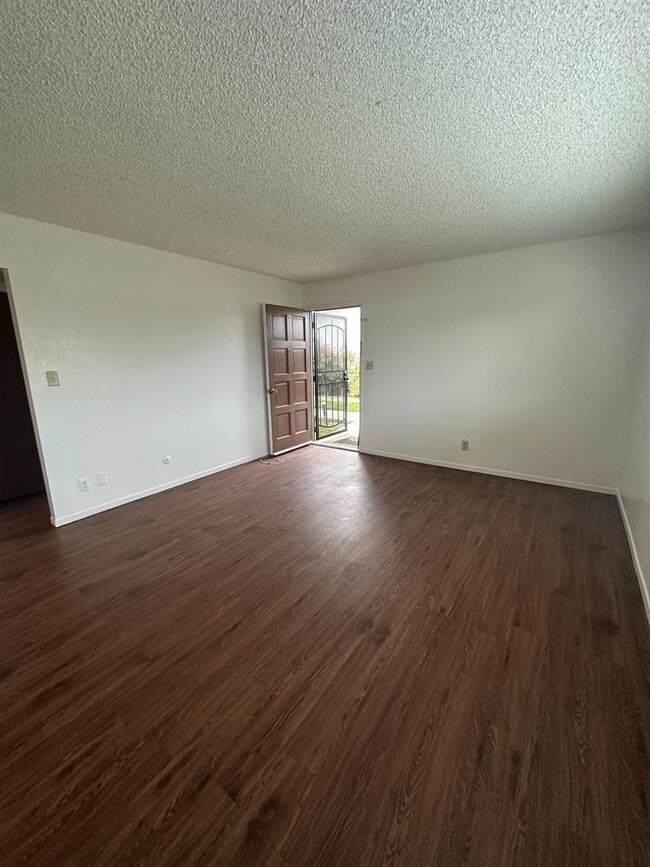 Building Photo - 220 Pollasky Ave