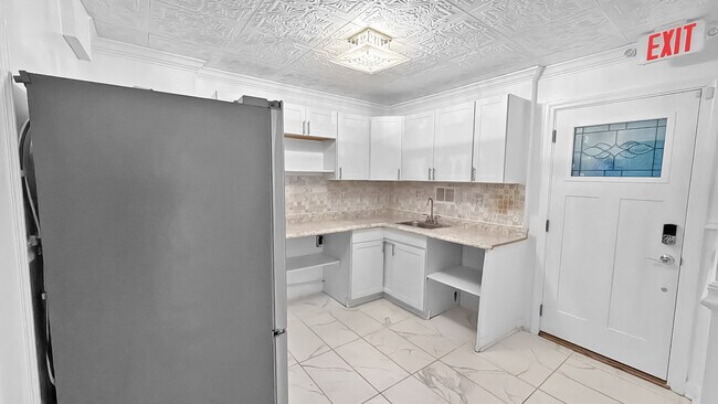 Building Photo - 2302 Old Fort Hills Dr