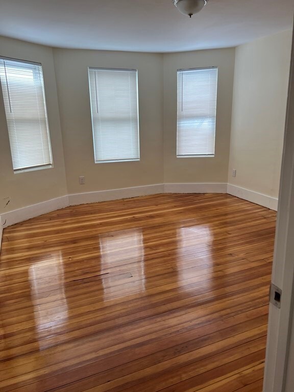 Building Photo - 534 Revere St