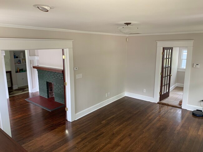 Living Room - 15 Branham St NE