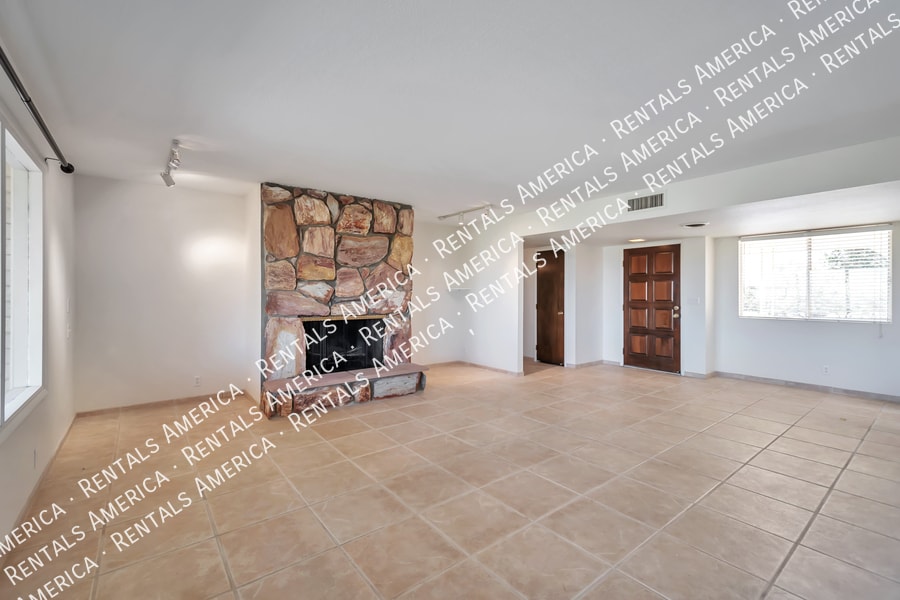 Building Photo - 3650 E Quenton Dr