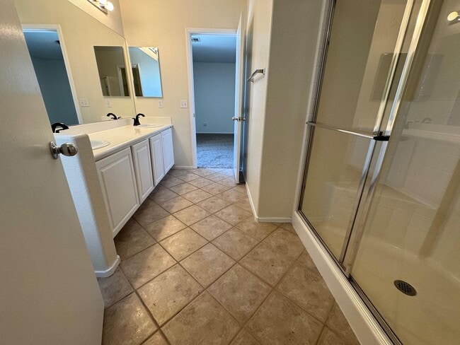Building Photo - WELCOME TO THIS SPACIOUS 4-BEDROOM, 2.5-BA...