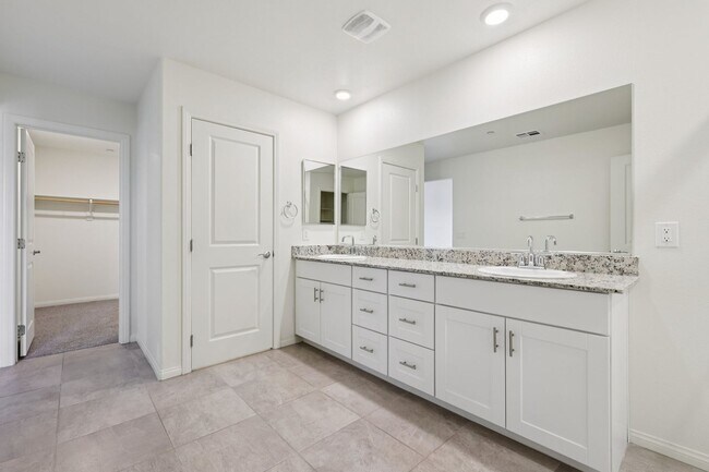 Building Photo - 10971 Meridian Flds Ave