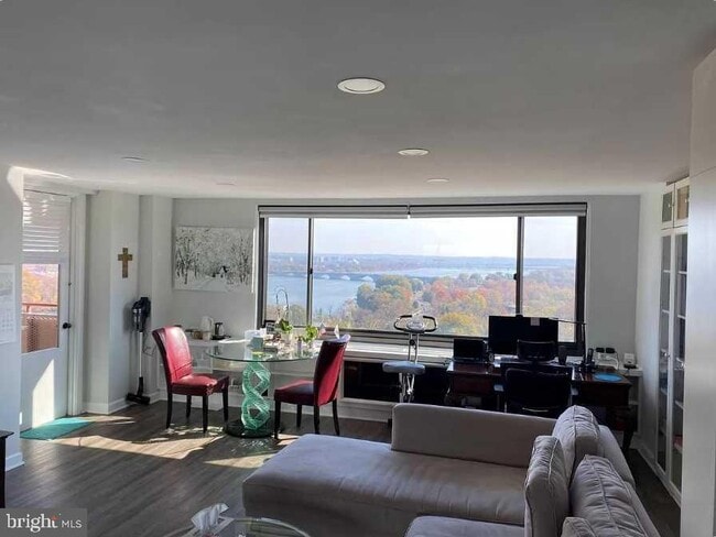 Building Photo - 1011 Arlington Blvd