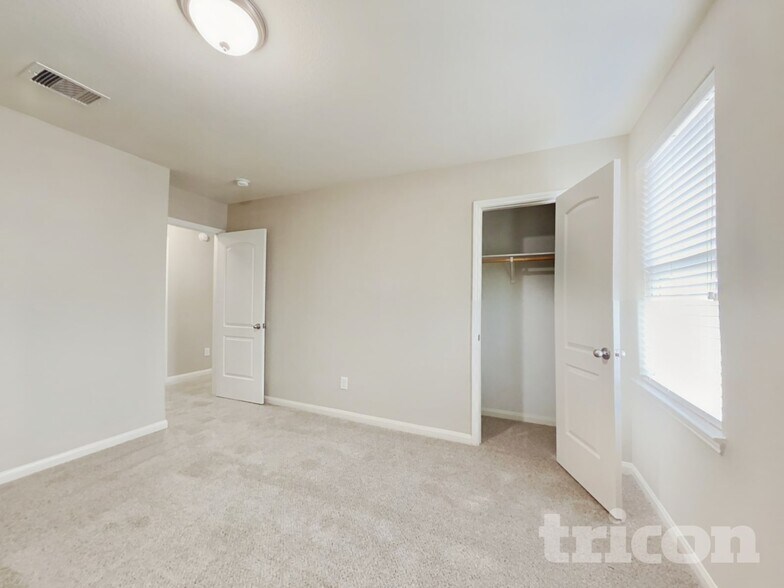 Building Photo - 334 Shoshone Ridge Dr