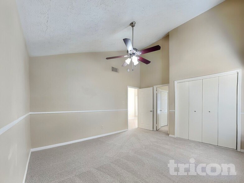 Building Photo - 6615 Laurel Glen Dr