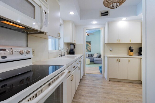 Building Photo - 437 NE 107th St